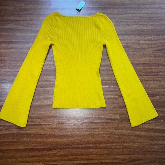 Mustard Banana Republic Sweater - Picture 3 of 3